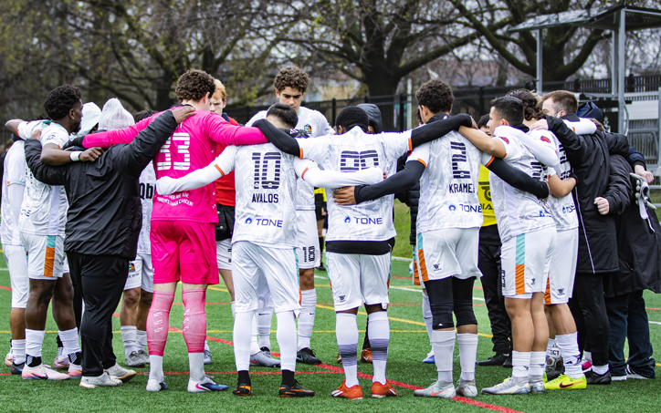 Chicago House AC players and coaches huddle up before the club's 2026 Amateur Cup match against RKC Third Coast SC. Photo: Justin Limon | IG: @jsl.vvisuals 
